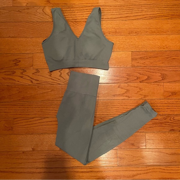 workout set - Picture 3 of 3